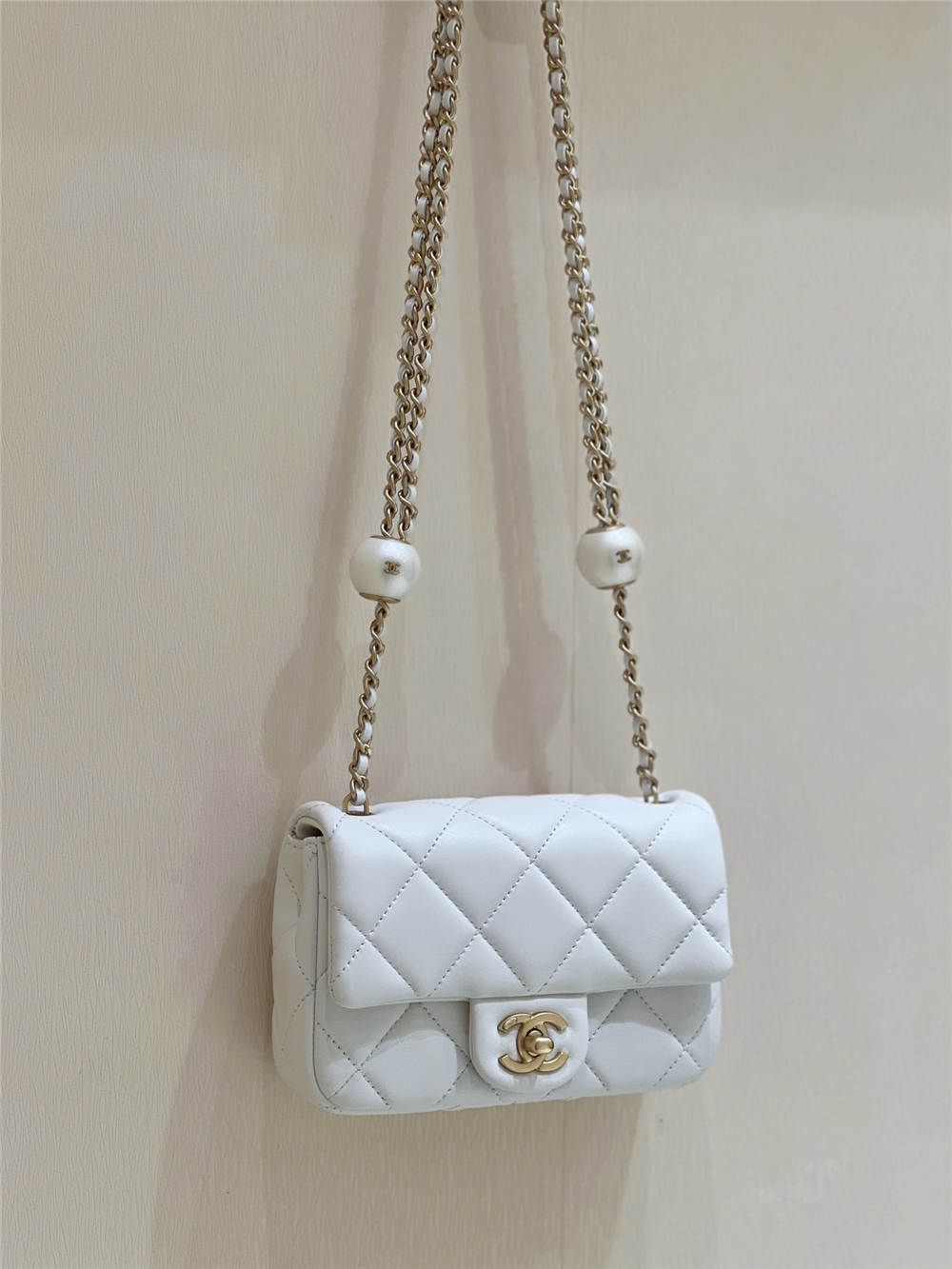 Chanel Mini flap bag, Lambskin, imitation pearls & gold metal AS4868 Size 11.5*17*5cm 2025 new 